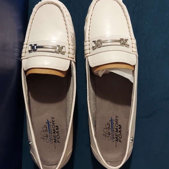 Comfort Flats - Picture 6 of 9